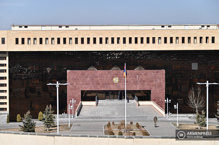 ՀՀ ԶՈՒ յաւելեալ ստորաբաժանումներ տեղակայուած են՝ զրկելով ատրպէյճանցիները որեւէ գործողութիւն իրականացնելու տարբերակէ. ՊՆ