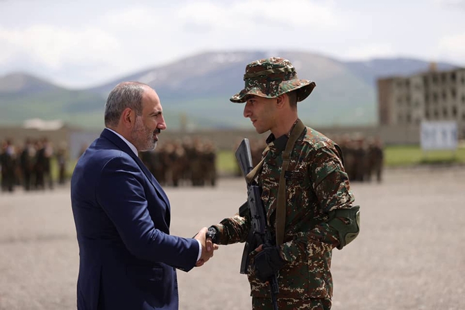 Նիկոլ Փաշինեանը այցելած է Գեղարքունիքի մարզի զօրամասերէն մէկը