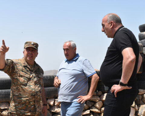 Այցելութիւն մարտական յենակէտեր