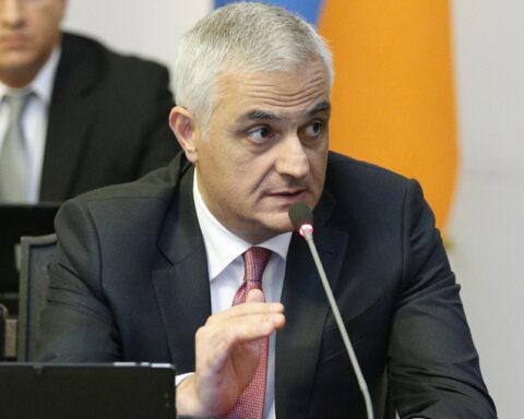 Չեմ կարծեր, որ Արա Այվազեանի նշած ազգային շահի դէմ գործելու խնդիրը գոյութիւն ունի. Մհեր Գրիգորեան