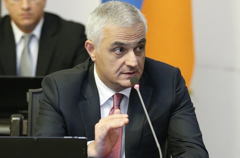Չեմ կարծեր, որ Արա Այվազեանի նշած ազգային շահի դէմ գործելու խնդիրը գոյութիւն ունի. Մհեր Գրիգորեան