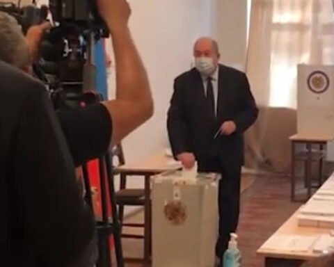 Նախագահ Արմէն Սարգսեանը քուէարկեց