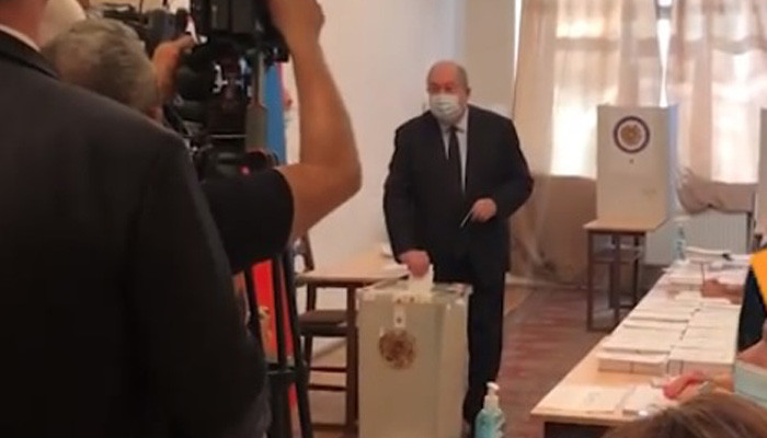 Նախագահ Արմէն Սարգսեանը քուէարկեց