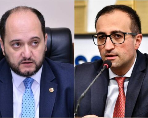 Արսեն Թորոսեանն ազատուած է վարչապետի աշխատակազմի ղեկավարի պաշտօնէն. այդ պաշտօնին նշանակուած է Արայիկ Յարութիւնեանը