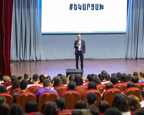 Ցոյց տալ, որ Արցախի մէջ կեանքը կը շարունակուի․ Արտակ Բեգլարեան
