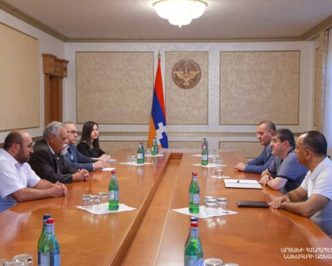 ՌԱԿ Կեդրոնական Վարչութեան պատուիրակութիւնը այցելեց ԱՀ նախագահ Արայիկ Յարութիւնեանին