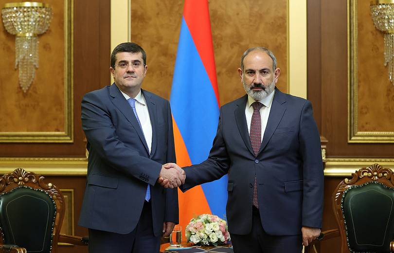Մեր օրակարգի հարցերու հարցը Արցախի կարգավիճակի ճշգրտման խնդիրն է. Փաշինեանը հանդիպած է Յարութիւնեանի հետ
