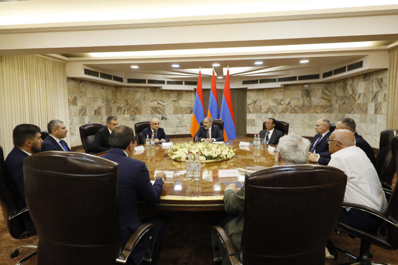 Պէտք է փորձենք մշտական գործող ձեւաչափ ձեւաւորել. Ն. Փաշինեանը հանդիպած է արտախորհրդարանական քաղաքական ուժերու ղեկավարներու հետ