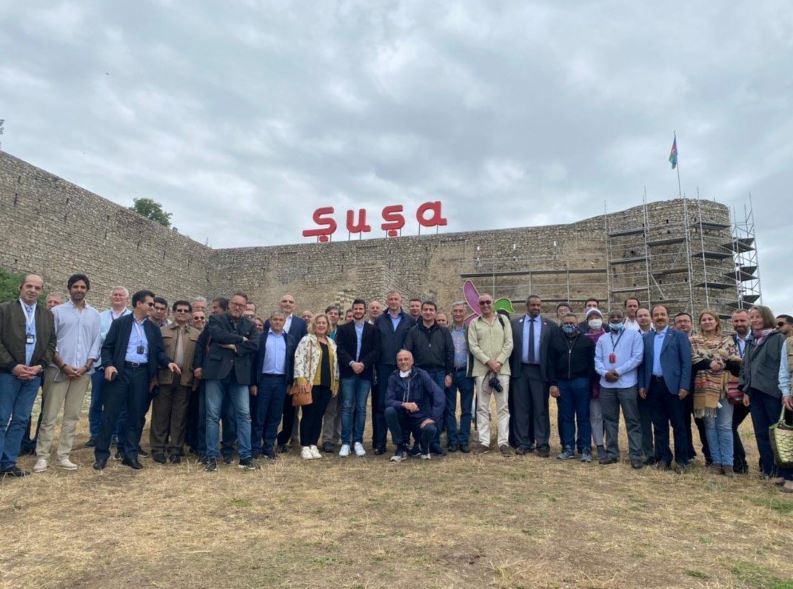 «Հարց կ'առաջանայ՝ ինչո՞ւ Յունաստանի դեսպանը միացեաւ Ալիեւի ռեժիմի կազմակերպած քարոզչական շրջագայութեան՝ Լեռնային Ղարաբաղի հայկական գրաւեալ տարածքներ». Greek City Times