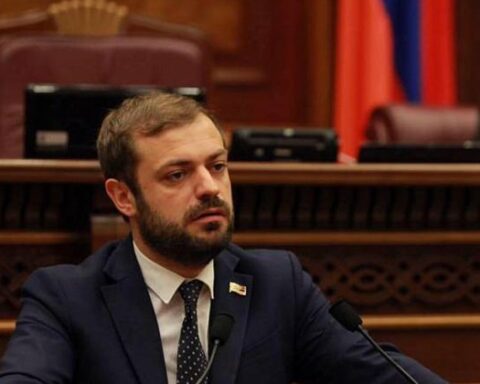 Սիւնիքի մէջ պետութեան մէջ պետութիւն ստեղծելու փորձի ջախջախումը «որոշ անձերու դէմ հետապնդում» չէ. ՔՊ պատգամաւոր