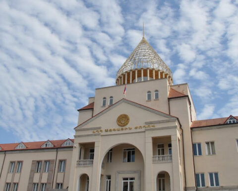 Արցախի խորհրդարանական խմբակցութիւնները դատապարտեցին Շուշի կատարուած այցը 