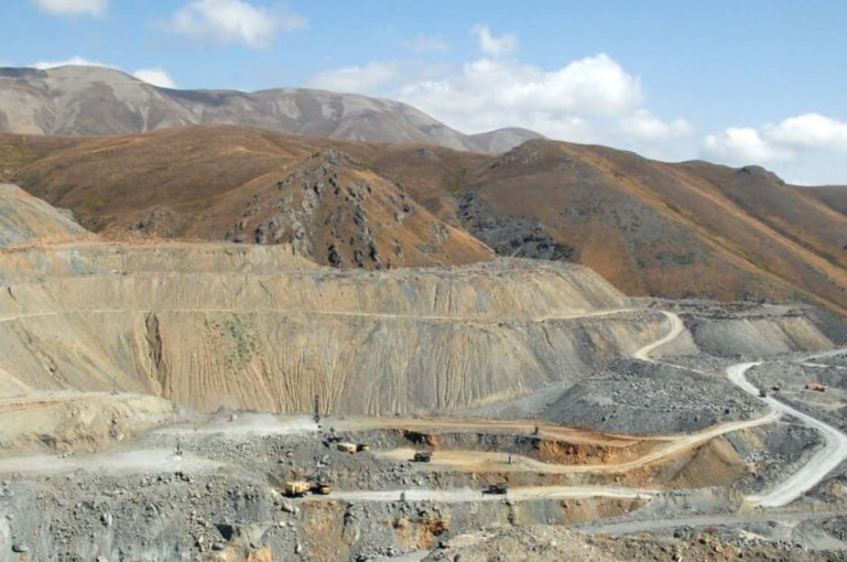 Սոթքի հանքավայրի տարածքին գիշերը անկանոն կրակոցներ հնչած են. մօտ 150 աշխատակիցներ տարհանուած են