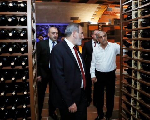 Նիկոլ Փաշինյանը ծանոթացել է «Սարանիստ» ընկերության ապակիների արտադրության գործընթացին