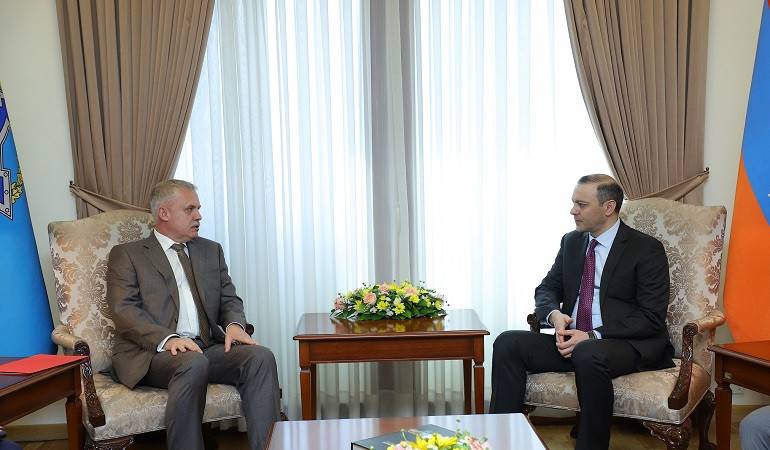 Արմէն Գրիգորեանն ու Սթանիսլաւ Զասը քննարկած են ՀԱՊԿ-ի մէջ Հայաստանի գալիք նախագահութիւնը