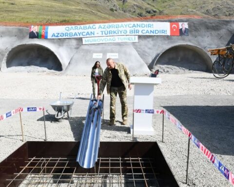 Ալիեւները այցելած են Քարվաճառ եւ Քաշաթաղ, մասնակցած Բերձորի միջազգային օդակայանի հիմնարկեքին