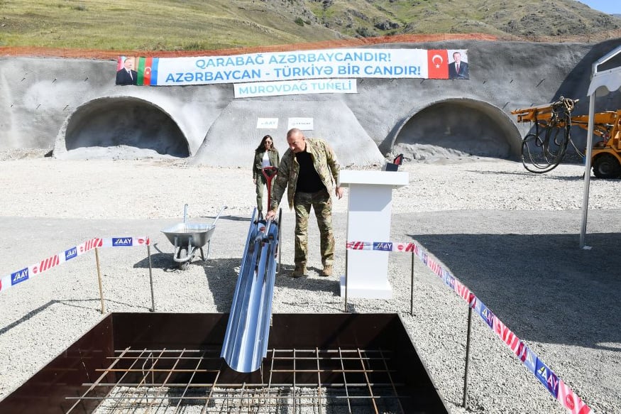 Ալիեւները այցելած են Քարվաճառ եւ Քաշաթաղ, մասնակցած Բերձորի միջազգային օդակայանի հիմնարկեքին