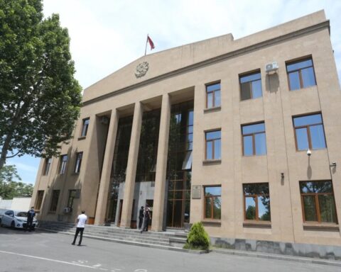 Ընտրական մեղադրանքներով ընդդիմադիր «Հայաստան» եւ «Պատիւ ունեմ» դաշինքները առաջատարն են