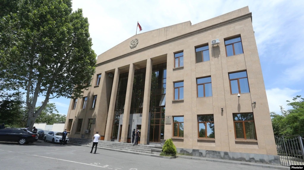 Ընտրական մեղադրանքներով ընդդիմադիր «Հայաստան» եւ «Պատիւ ունեմ» դաշինքները առաջատարն են