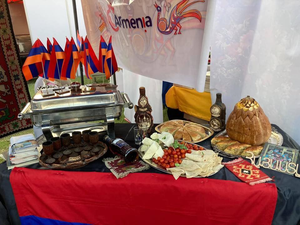 Եգիպտահայերը հայկական ուտեստներու տաղաւար ներկայացուցած են Գահիրէի մէջ