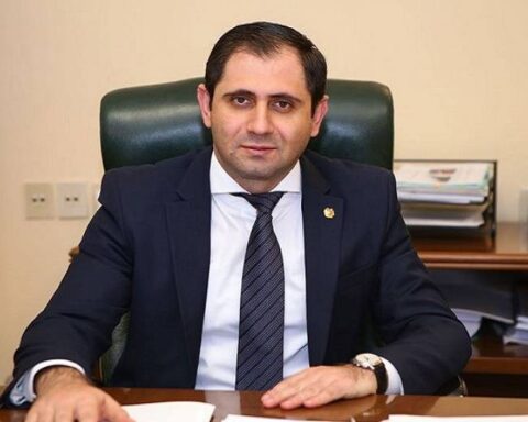 Սուրէն Պապիկեան նշանակուեցաւ պաշտպանութեան նախարար