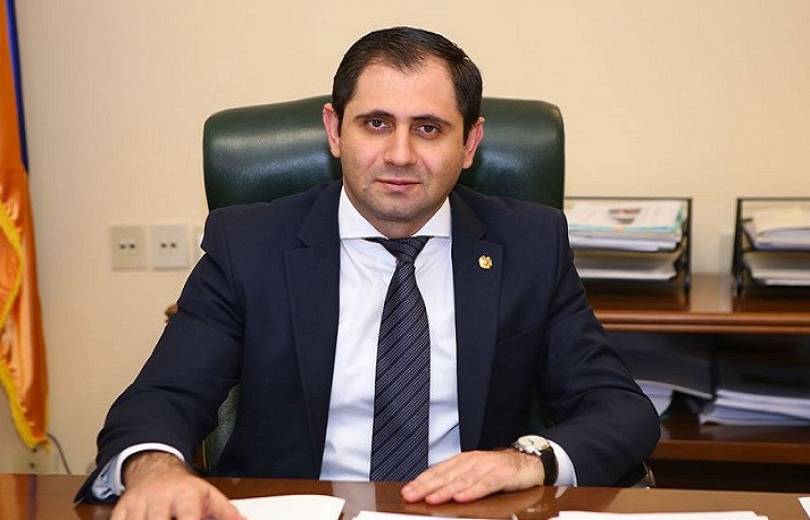 Սուրէն Պապիկեան նշանակուեցաւ պաշտպանութեան նախարար