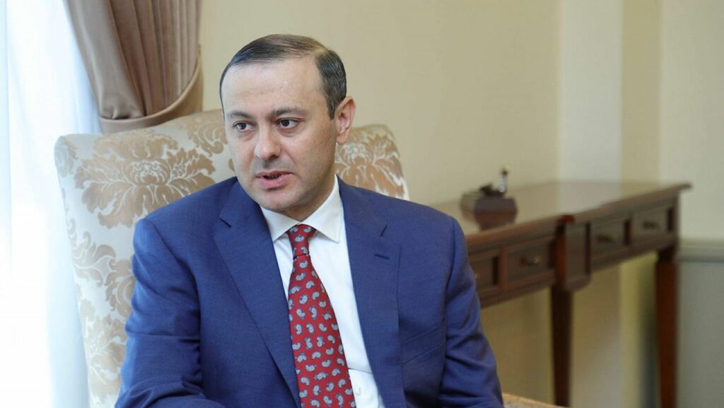 Երեւանը Մոսկուայէն դիւանագիտական ​​եւ ռազմական օգնութիւն կ'ակնկալէ. Արմէն Գրիգորեան