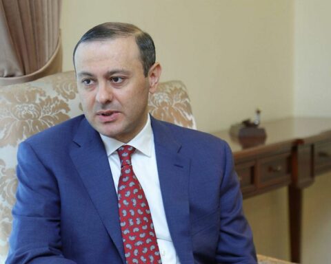 Երեւանը Մոսկուայէն դիւանագիտական ​​եւ ռազմական օգնութիւն կ'ակնկալէ. Արմէն Գրիգորեան