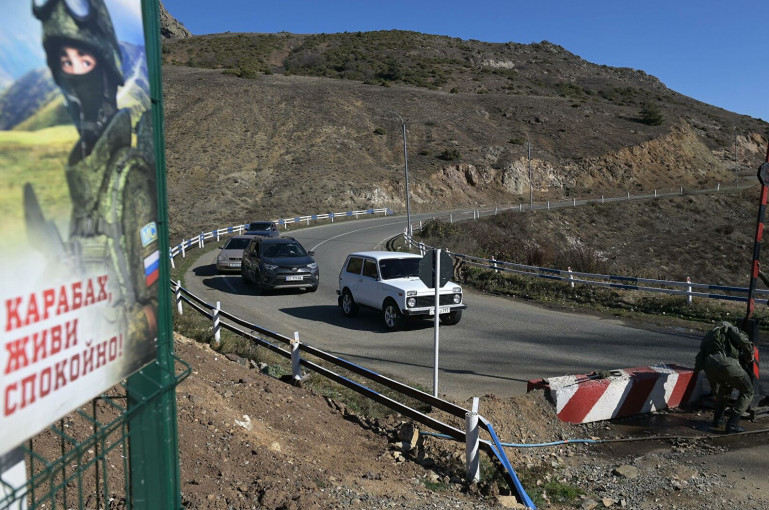 Ռուս խաղաղապահները մէկ օրուայ մէջ ապահոված են աւելի քան 500 մեքենայի եւ մօտ 2000 մարդու անվտանգ մուտքը Լեռնային Ղարաբաղ