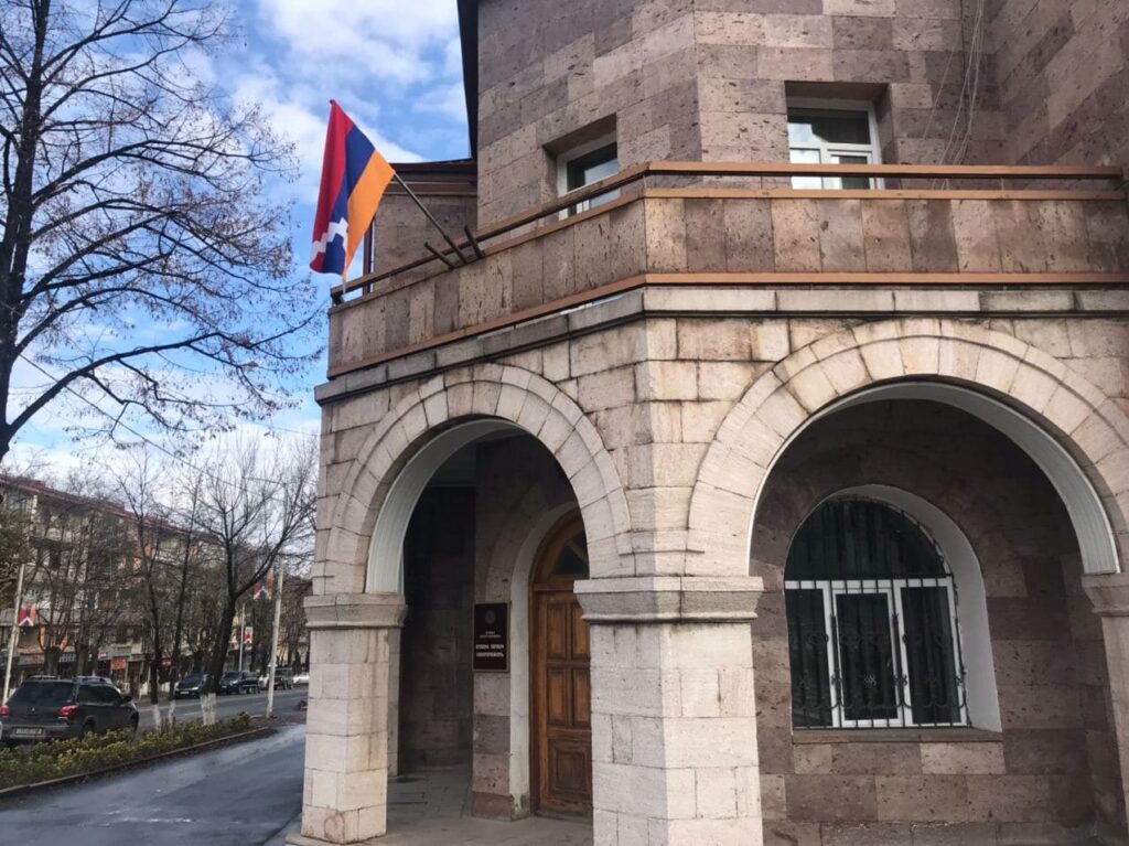 Նման քայլերով Ատրպէյճանը չի կրնար սասանել արցախցիի վճռականութիւնը ապրելու եւ արարելու Արցախի մէջ. ԱՀ ԱԳՆ