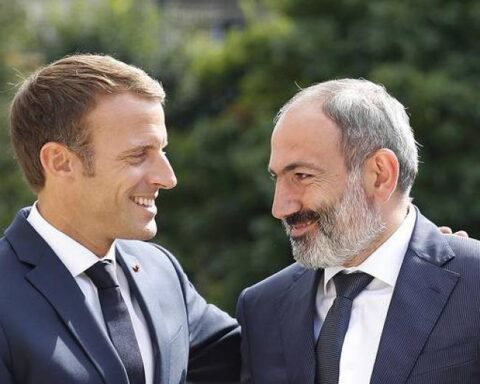 Փաշինեան հեռախօսազրոյց ունեցած է Մաքրոնի հետ