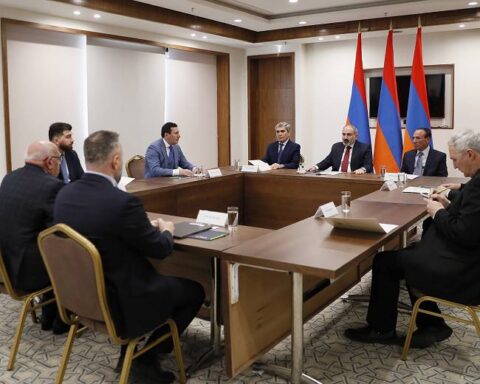 Նիկոլ Փաշինեանի եւ արտախորհրդարանական քաղաքական ուժերու ղեկավարներու մասնակցութեամբ նիստ տեղի ունեցած է