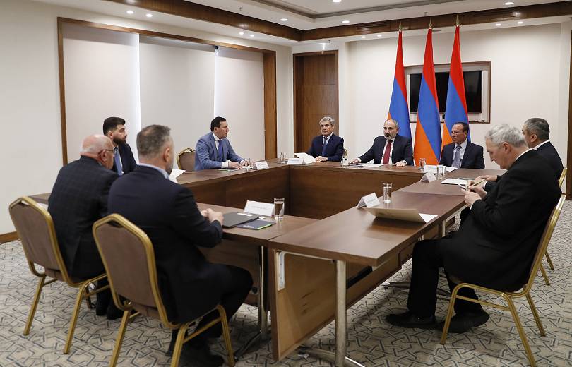 Նիկոլ Փաշինեանի եւ արտախորհրդարանական քաղաքական ուժերու ղեկավարներու մասնակցութեամբ նիստ տեղի ունեցած է