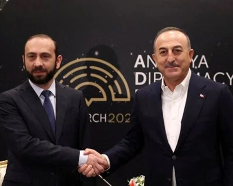 Անթալիոյ մէջ հանդիպած են Արարատ Միրզոյեանն ու Մեւլութ Չաւուշօղլուն