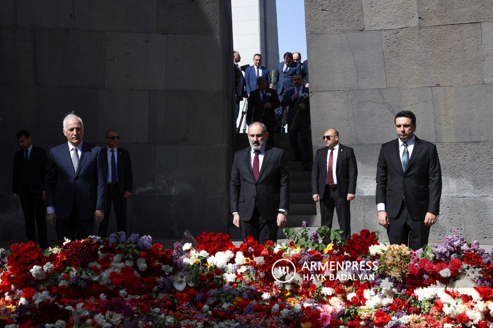 Հայաստանի բարձրագոյն ղեկավարութիւնը յարգանքի տուրք մատուցեց Հայոց ցեղասպանութեան զոհերու յիշատակին