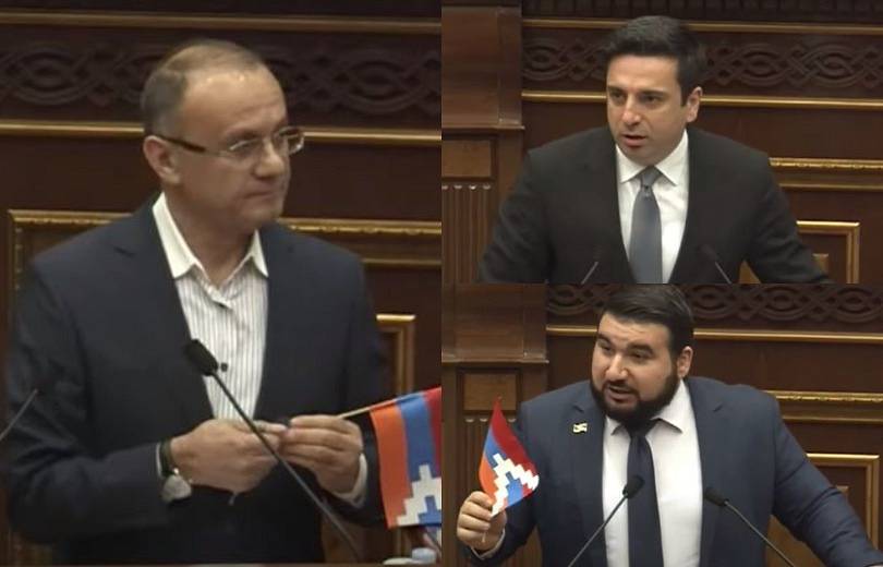 Վա՛ր դրէք մանթատները. Սէյրան Օհանեանը Արցախի դրօշը տեղադրեց ԱԺ ամպիոնին, ընդդիմութիւնը հեռացաւ դահլիճէն
