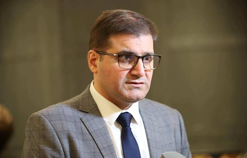 Փաշինեանը, այսօր բանալով փակագիծերը, հայաստանեան ամբողջ քաղաքական դաշտը առերեսեց միջազգային հանրութեան հետ. Պապաճանեան
