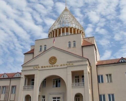 Արցախահայութիւնը քաջ կը գիտակցի խաղաղութեան գինը. Արցախի ԱԺ–ն արտահերթ նիստին յայտարարութիւն ընդունած է