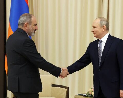Փութին եւ Փաշինեան հանդիպեցան Մոսկուայի մէջ. ստորագրուեցան փաստաթուղթեր