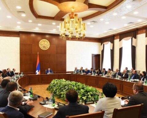 Արցախի կարգավիճակի վերաբերեալ այս փուլին որեսէ փաստաթուղթ չի քննարկուիր. Արայիկ Յարութիւնեան