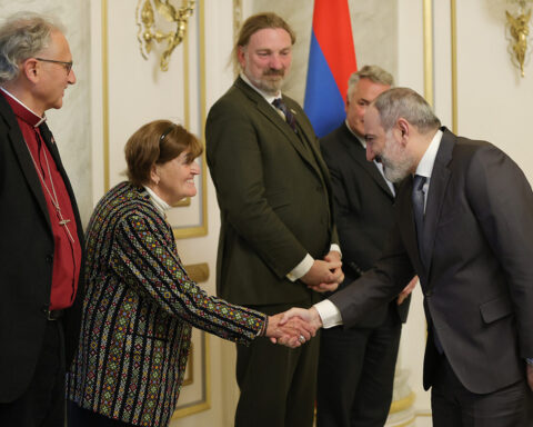 Փաշինեան Մեծ Բրիտանիա-Հայաստան բարեկամական պատուիրակութեան հետ քննարկած է ԼՂ շուրջ ստեղծուած իրավիճակը