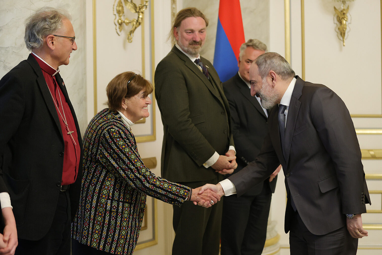 Փաշինեան Մեծ Բրիտանիա-Հայաստան բարեկամական պատուիրակութեան հետ քննարկած է ԼՂ շուրջ ստեղծուած իրավիճակը