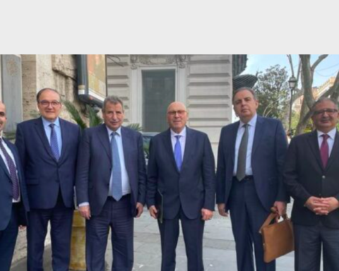 Եռակողմ հանդիպում Սուրբ Տեղեաց խնդիրներով