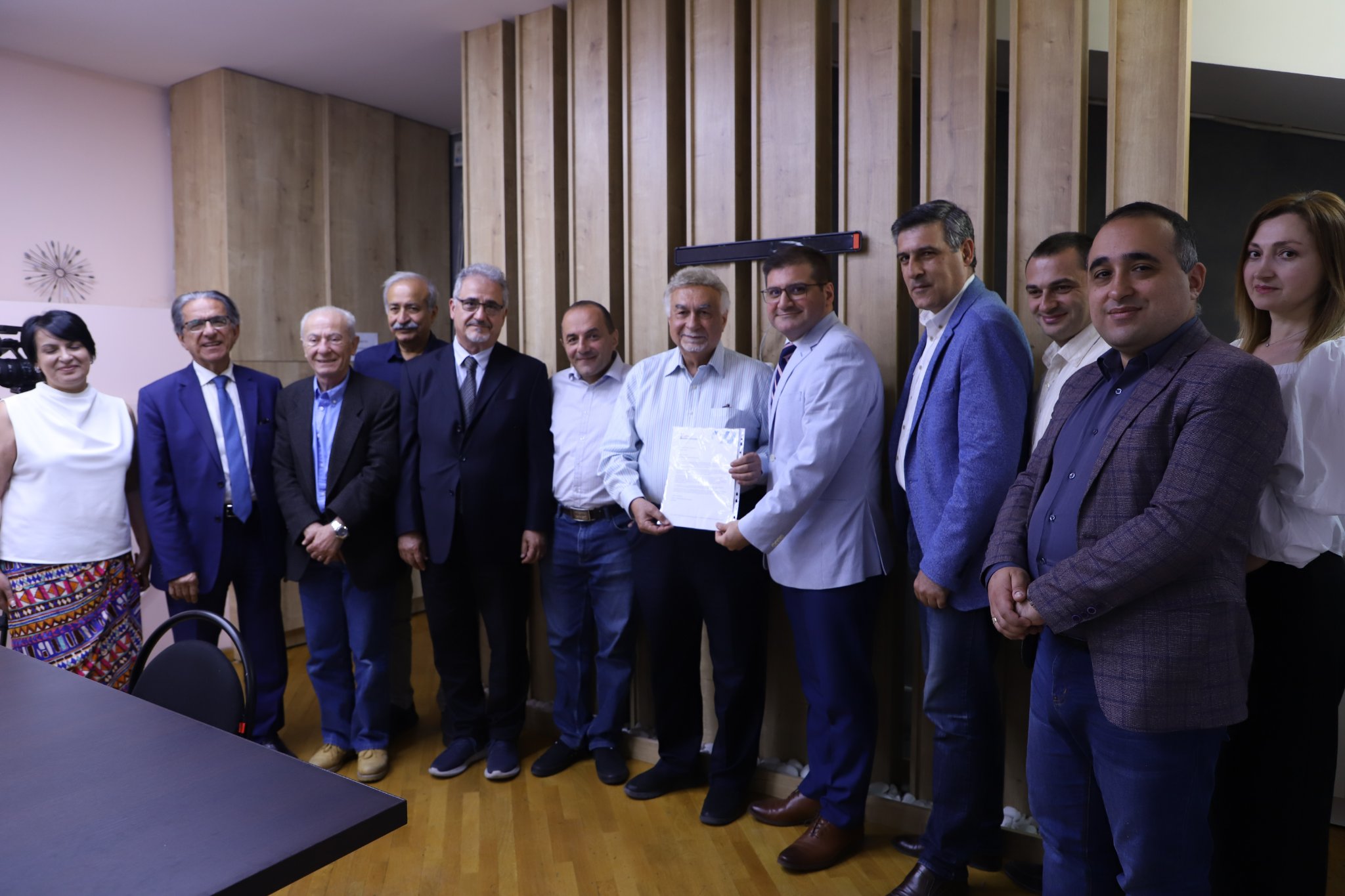 Ռամկավար Ազատական Կուսակցութեան եւ Յանուն Հանրապետութեան կուսակցութեան պատուիրակութիւններու հանդիպում՝ Երեւանի մէջ