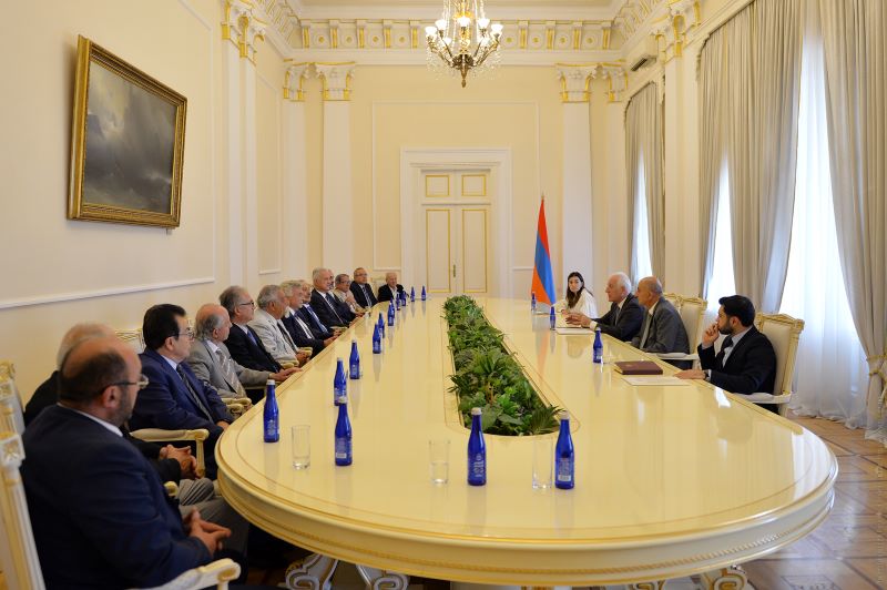 ՌԱԿ Կեդրոնական վարչութեան պատուիրակութեան հանդիպումը ՀՀ Նախագահ Վահագն Խաչատուրեանին հետ