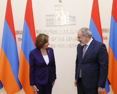 Այս պատուիրակութիւնն իր հետ բերած է Ամերիկայի ժողովուրդի սէրը, մենք Հայաստանի ընկերն ենք. Փելոսին՝ Փաշինեանին