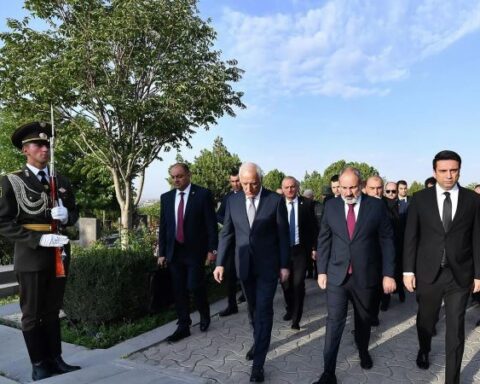 ՀՀ բարձրագոյն իշխանութեան ներկայացուցիչներն այցելած են Եռաբլուր