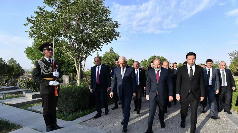 ՀՀ բարձրագոյն իշխանութեան ներկայացուցիչներն այցելած են Եռաբլուր