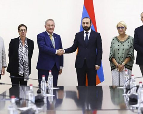 Նախարար Միրզոյեան բարձր գնահատած է Ֆրանսա-Հայաստան բարեկամութեան խումբին գործունէութիւնը՝ Ղարաբաղի ու Արցախահայութեան իրաւունքներու պաշտպանութեան ուղղութեամբ