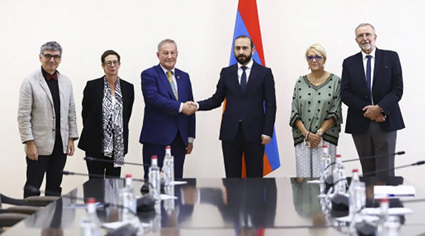 Նախարար Միրզոյեան բարձր գնահատած է Ֆրանսա-Հայաստան բարեկամութեան խումբին գործունէութիւնը՝ Ղարաբաղի ու Արցախահայութեան իրաւունքներու պաշտպանութեան ուղղութեամբ