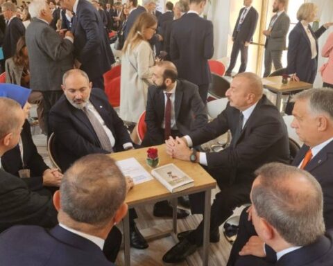 Փրակի մէջ ոչ պաշտօնական հանդիպում կայացած է Հայաստանի, Թուրքիոյ եւ Ատրպէյճանաի ղեկավարներու միջեւ